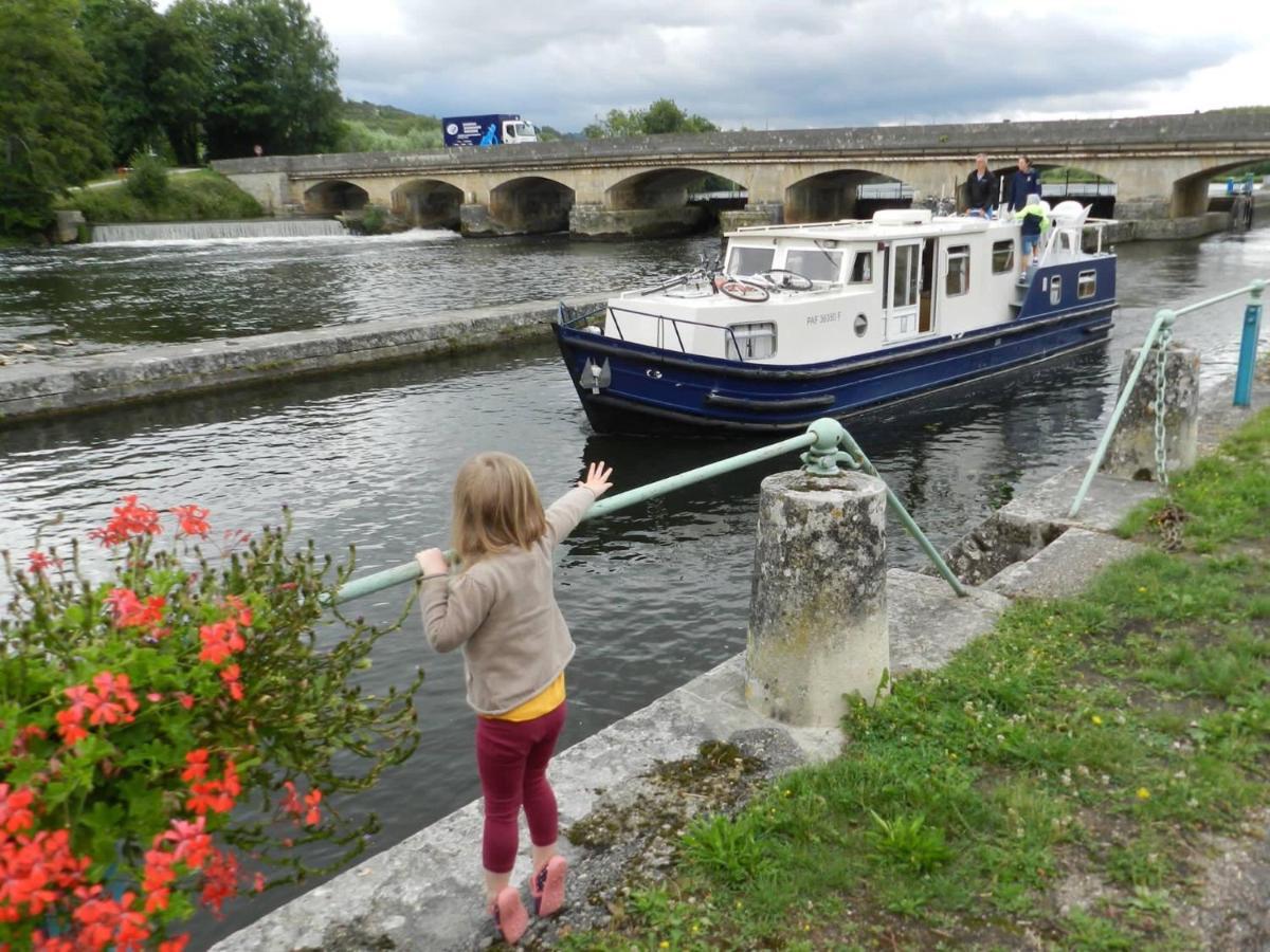 Bed and Breakfast Entre Canal Et Vignes Escolives-Sainte-Camille Exterior foto